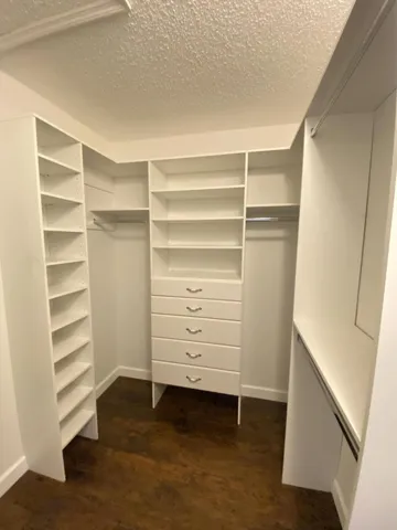 Master Walk-in