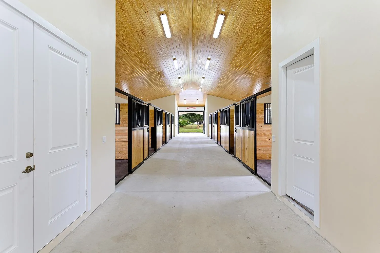 InteriorMidpoint