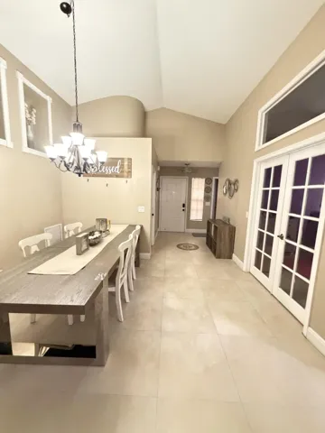 Dining Room/Entryway