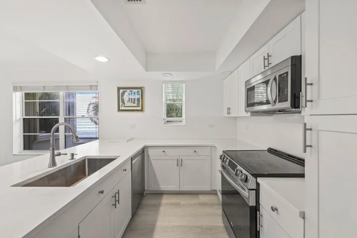 664 Forsyth Street - 25.jpg-SMALL