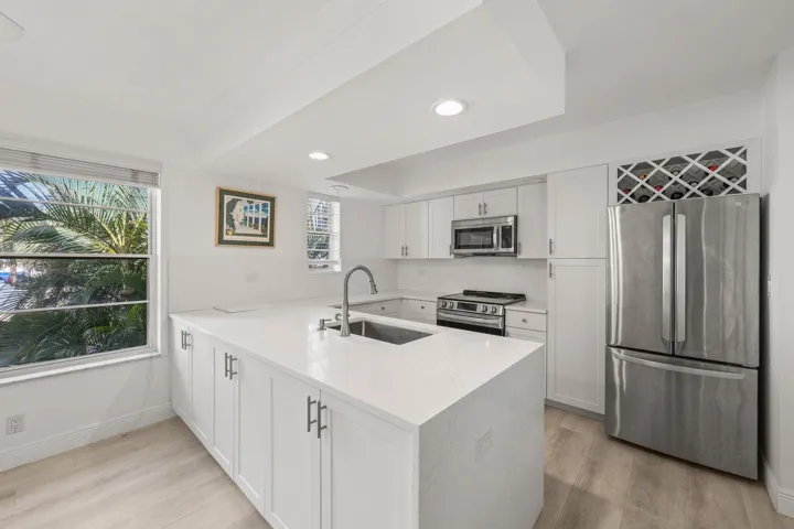 664 Forsyth Street - 22.jpg-SMALL