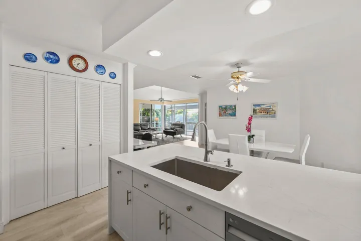 664 Forsyth Street - 26.jpg-SMALL