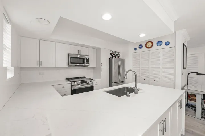 664 Forsyth Street - 23.jpg-SMALL