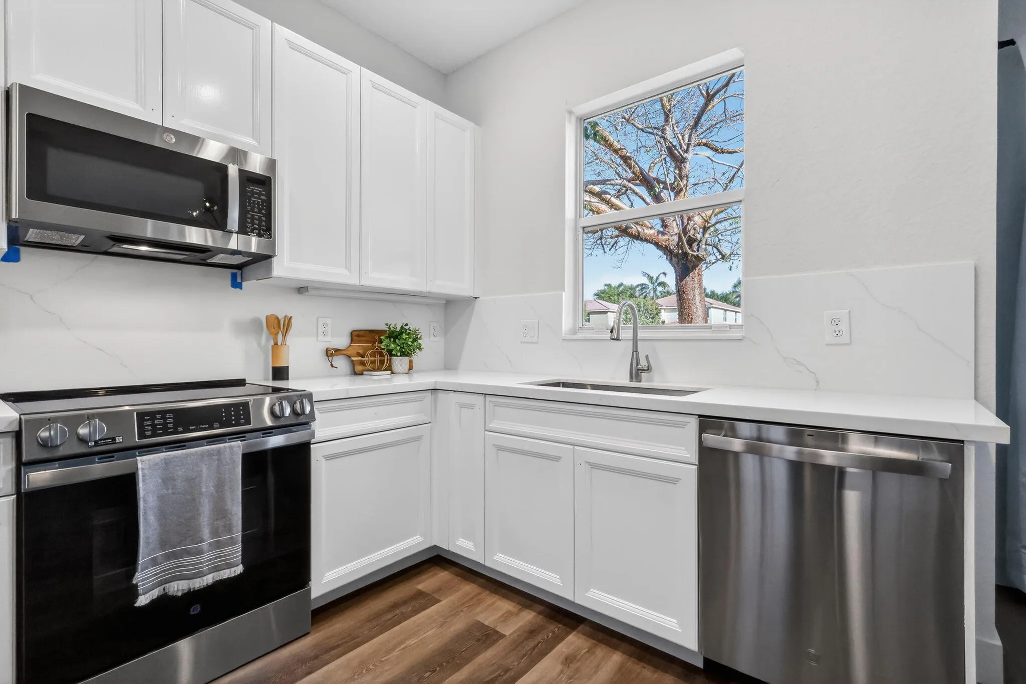 21-web-or-mls-F14A2529