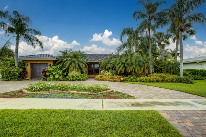 CIRCULAR DRIVEWAY