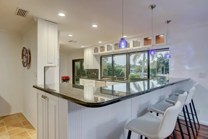 KITCHE N