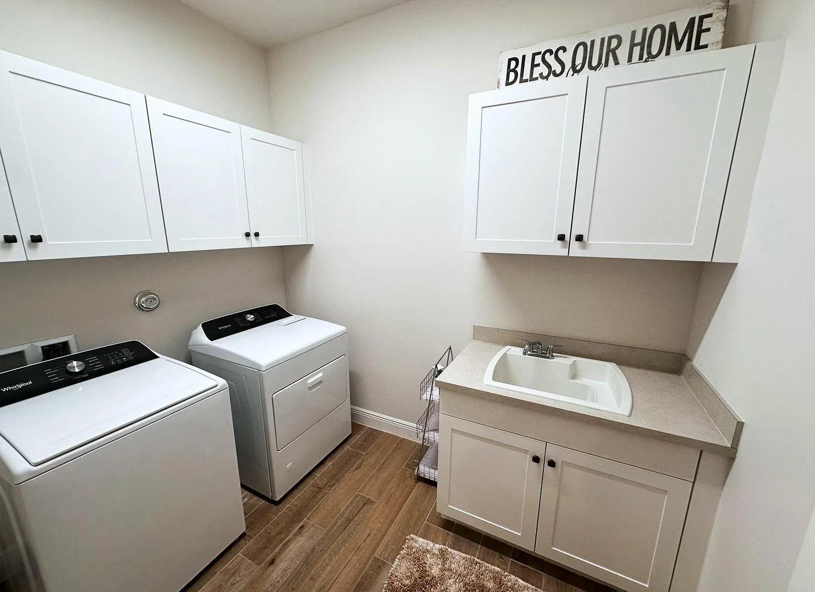 Laundry Room & Tub