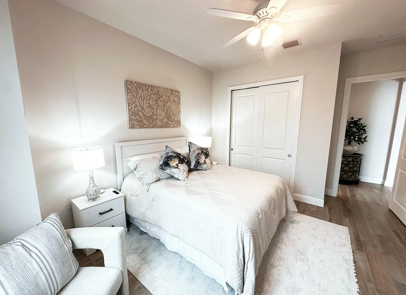Bedroom 4 to closet