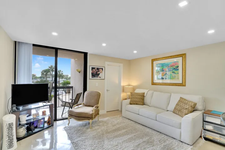 2nd Bedroom/Den