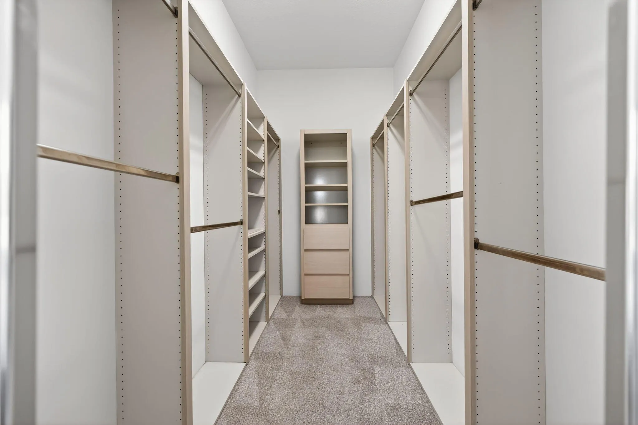 WALK IN CLOSET MASTER