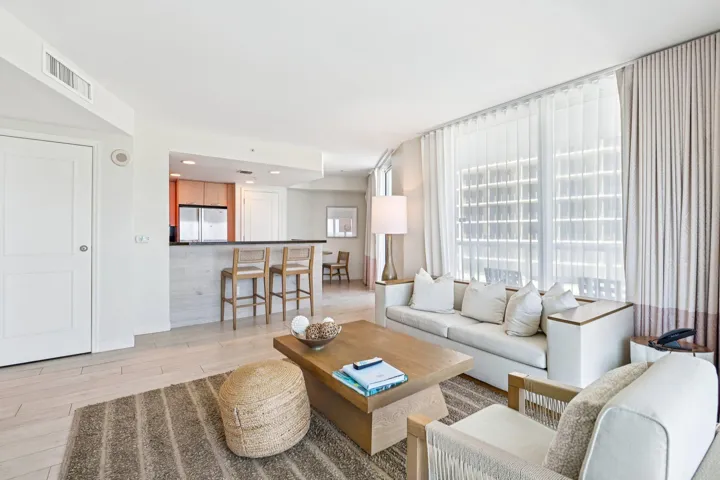 Livingroom/kitchen/dining area combo