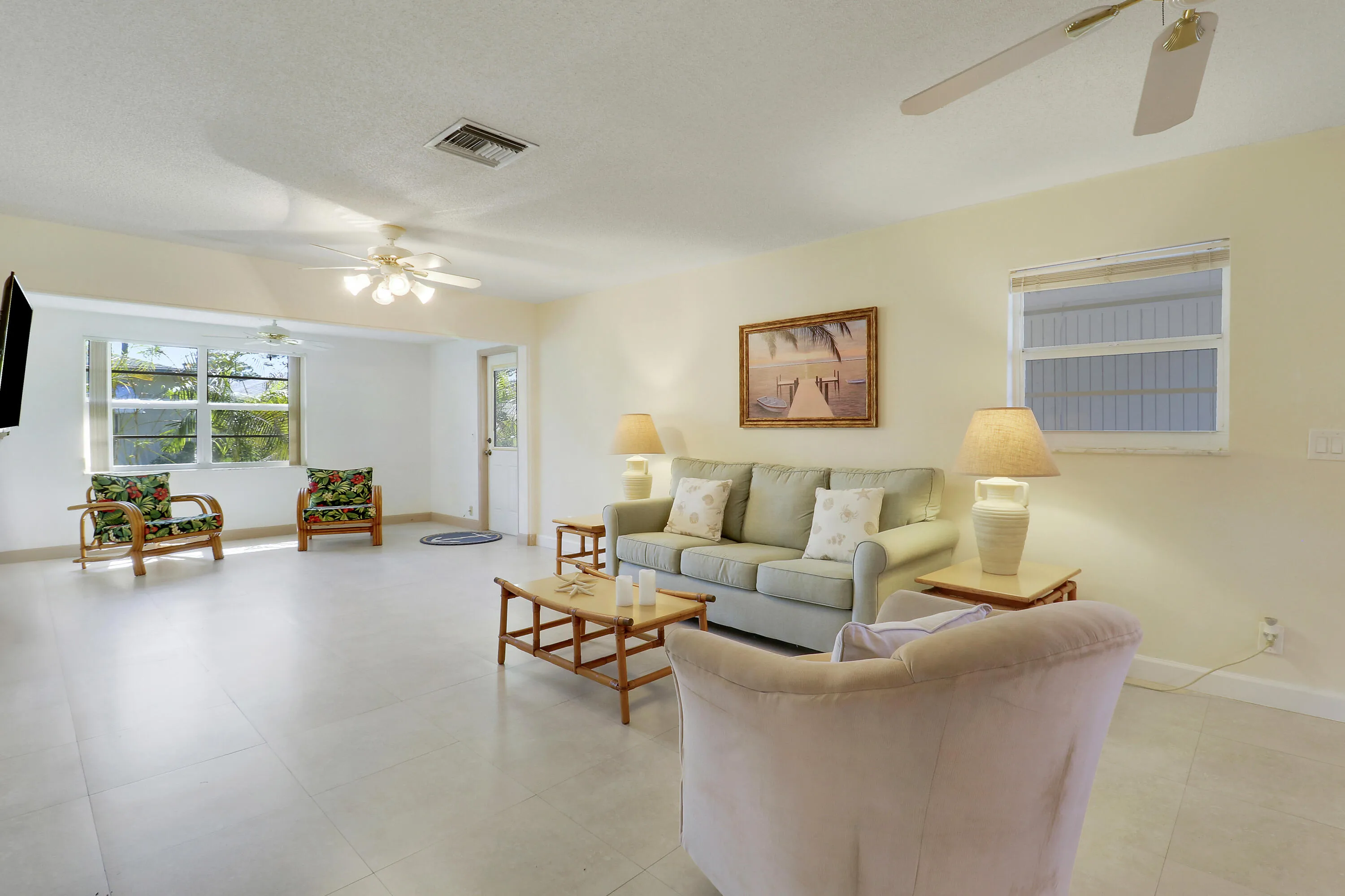 Bright & Open floor plan