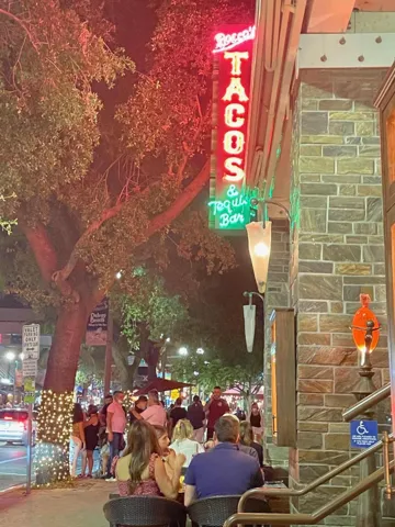 Close to dining options