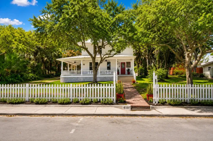 Beautiful Downtown Location