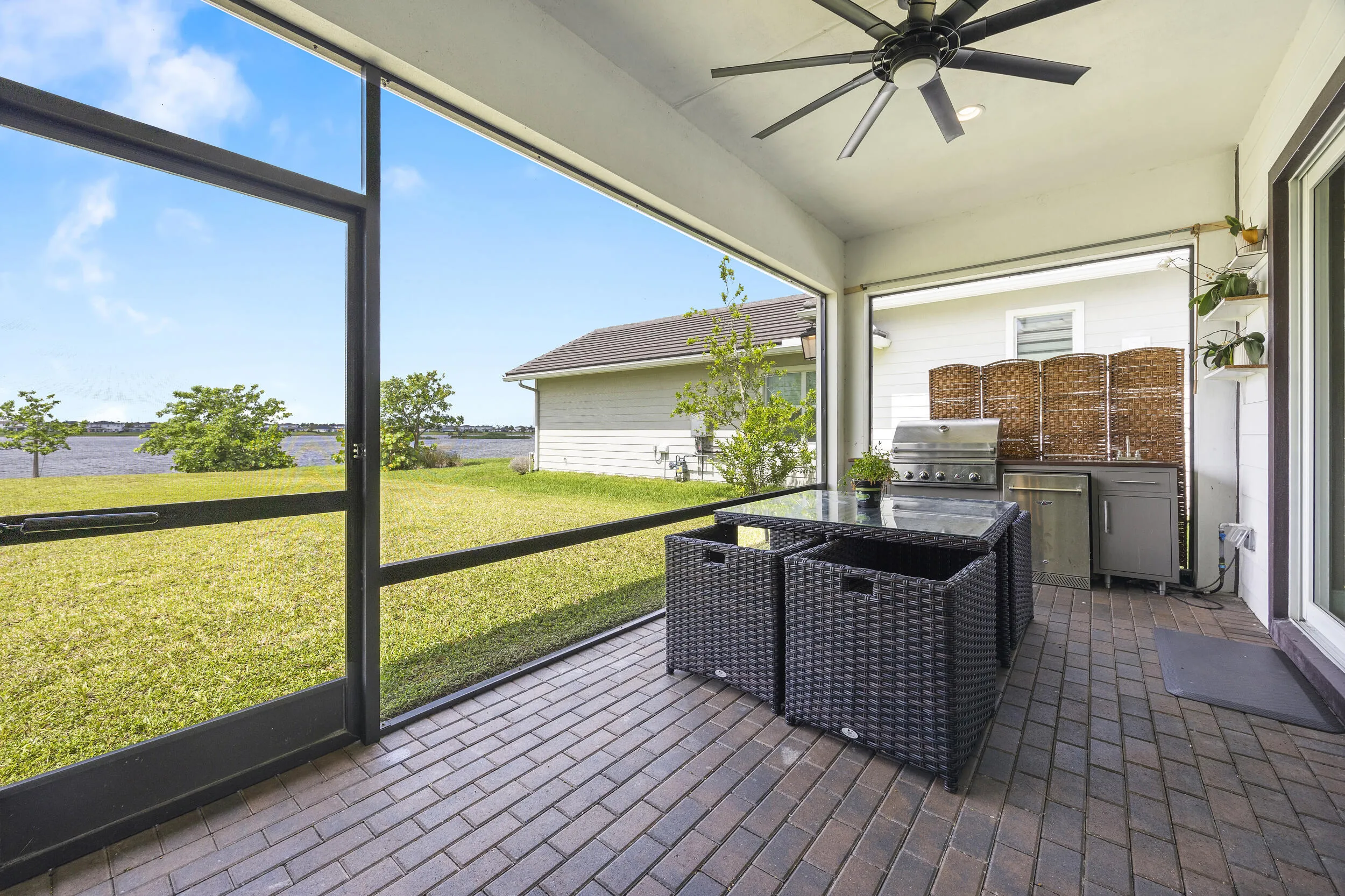Lanai w/ Summer Kitchen