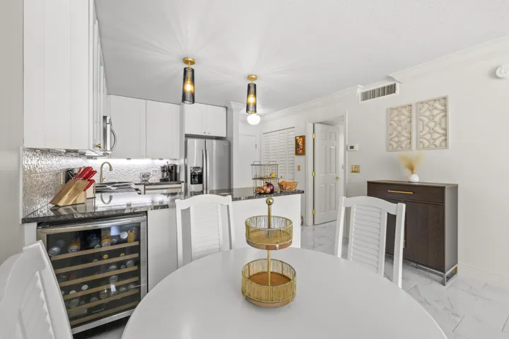 Dining/kitchen
