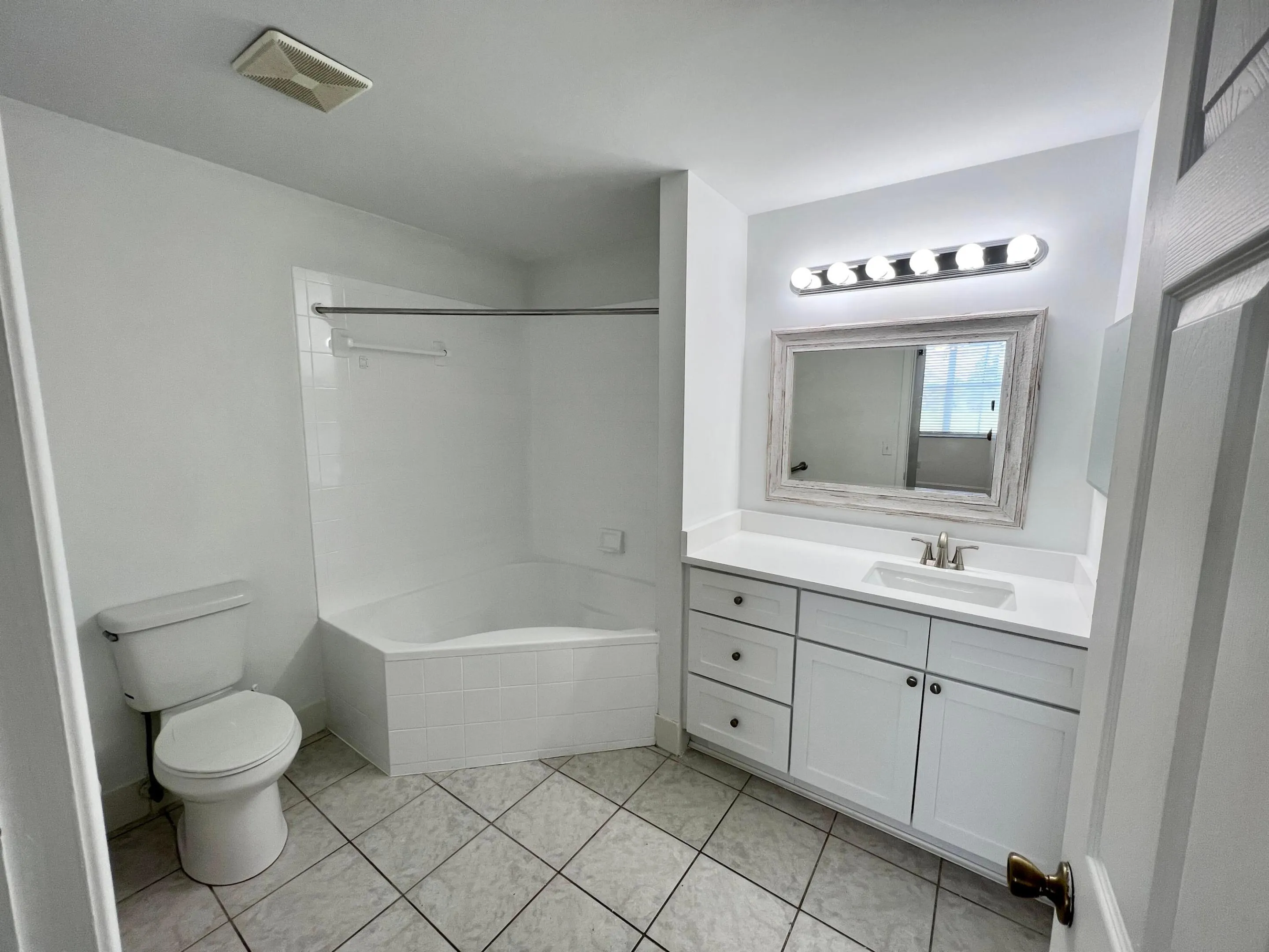 Primary Bath (en suite)