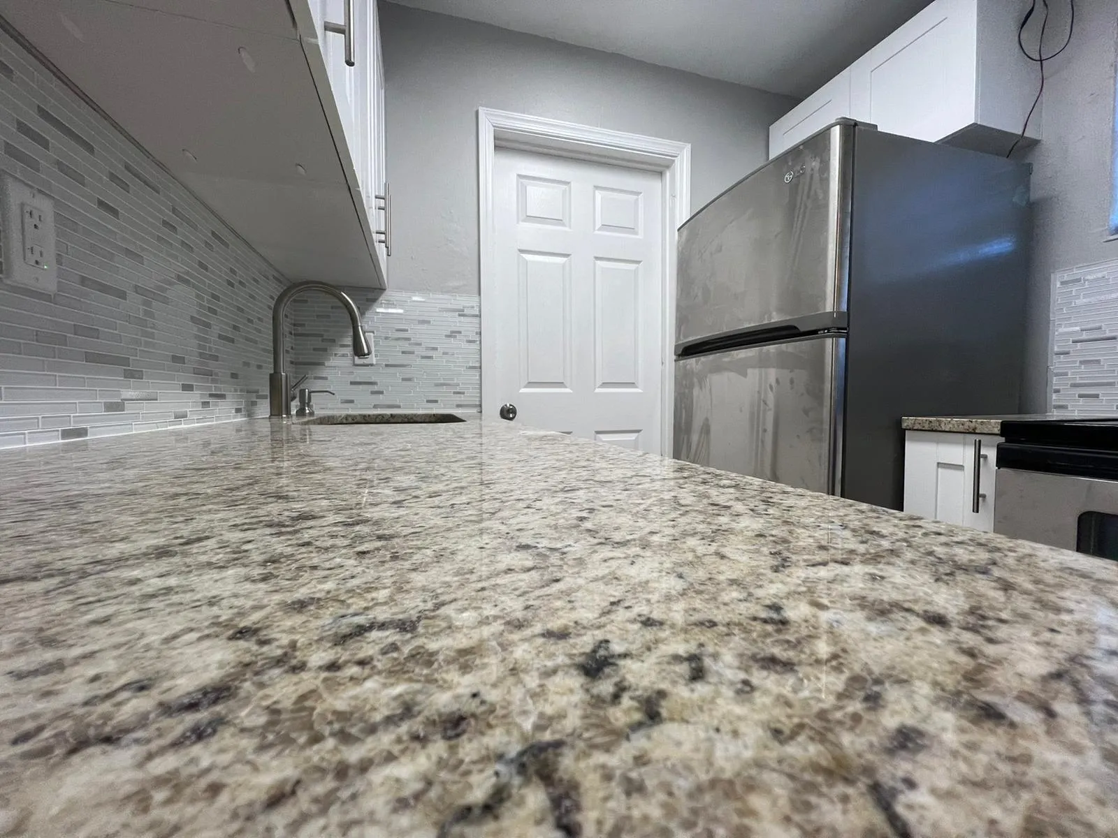 WOOD KITCHEN W/GRANITE COUNTERS