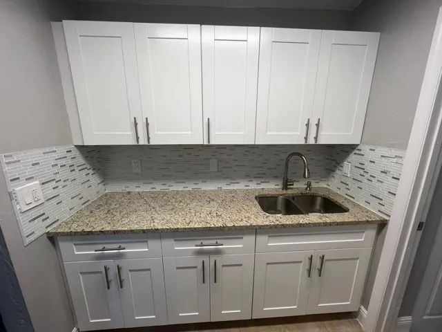 WOOD KITCHEN W/GRANITE COUNTERS