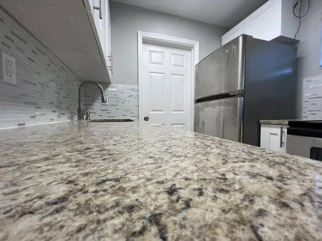 WOOD KITCHEN W/GRANITE COUNTERS