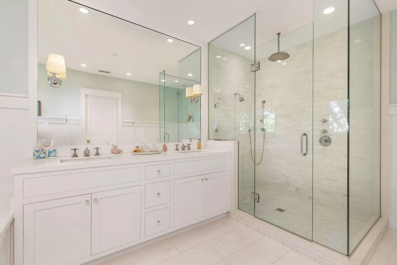 129 Primary Bath2
