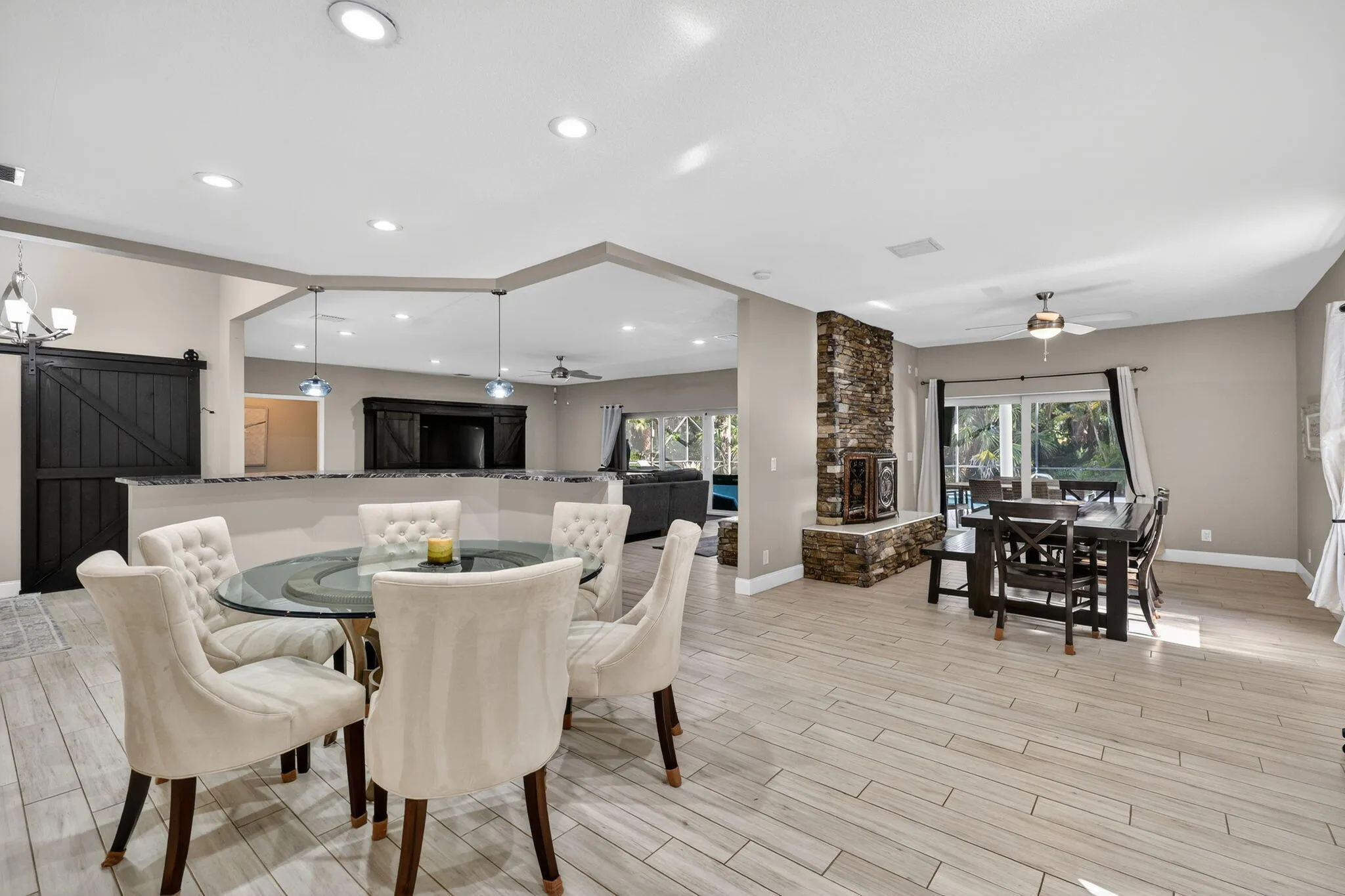 Dining Area/ Formal Dining Room