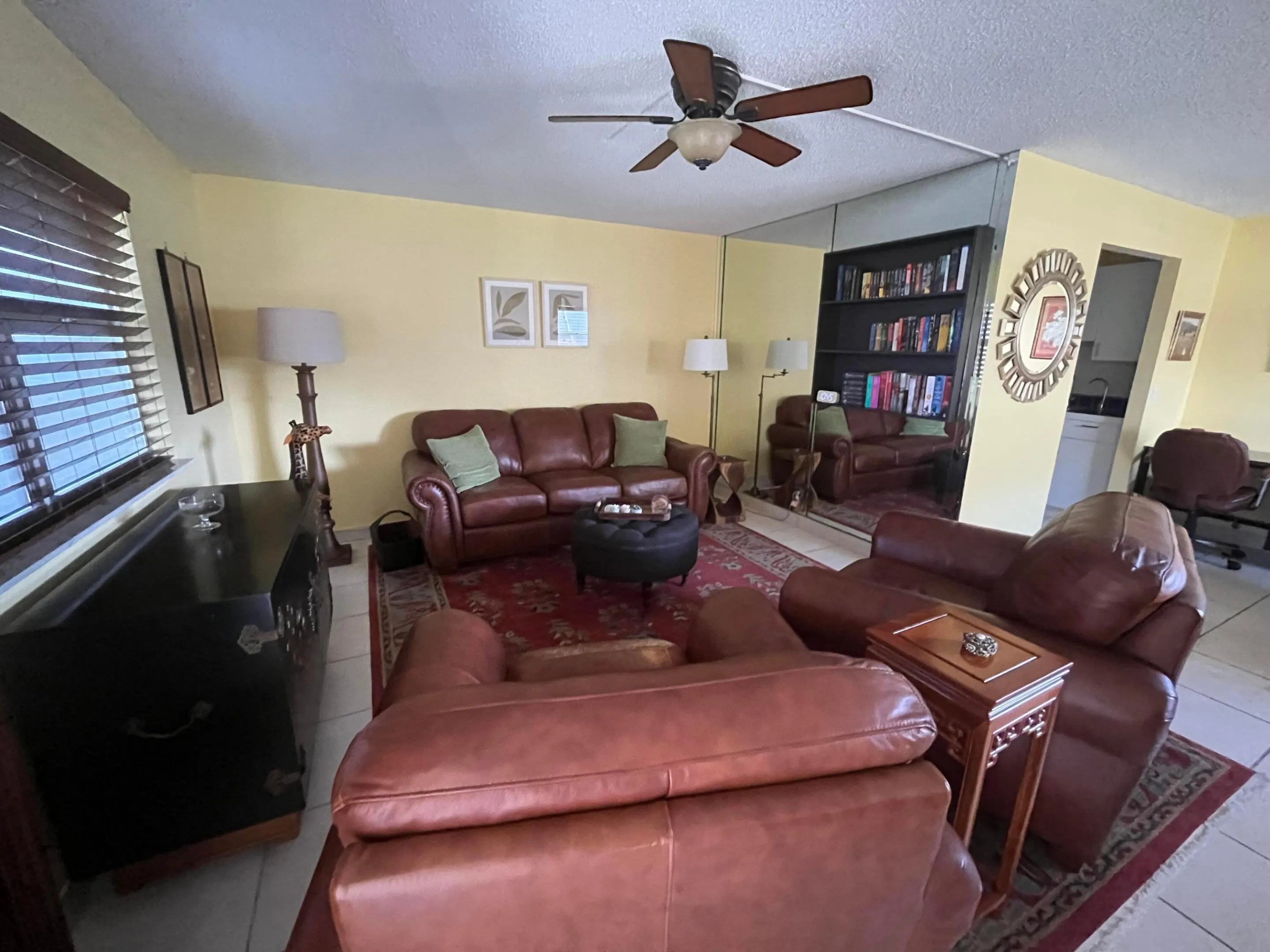 LIVING ROOM AREA
