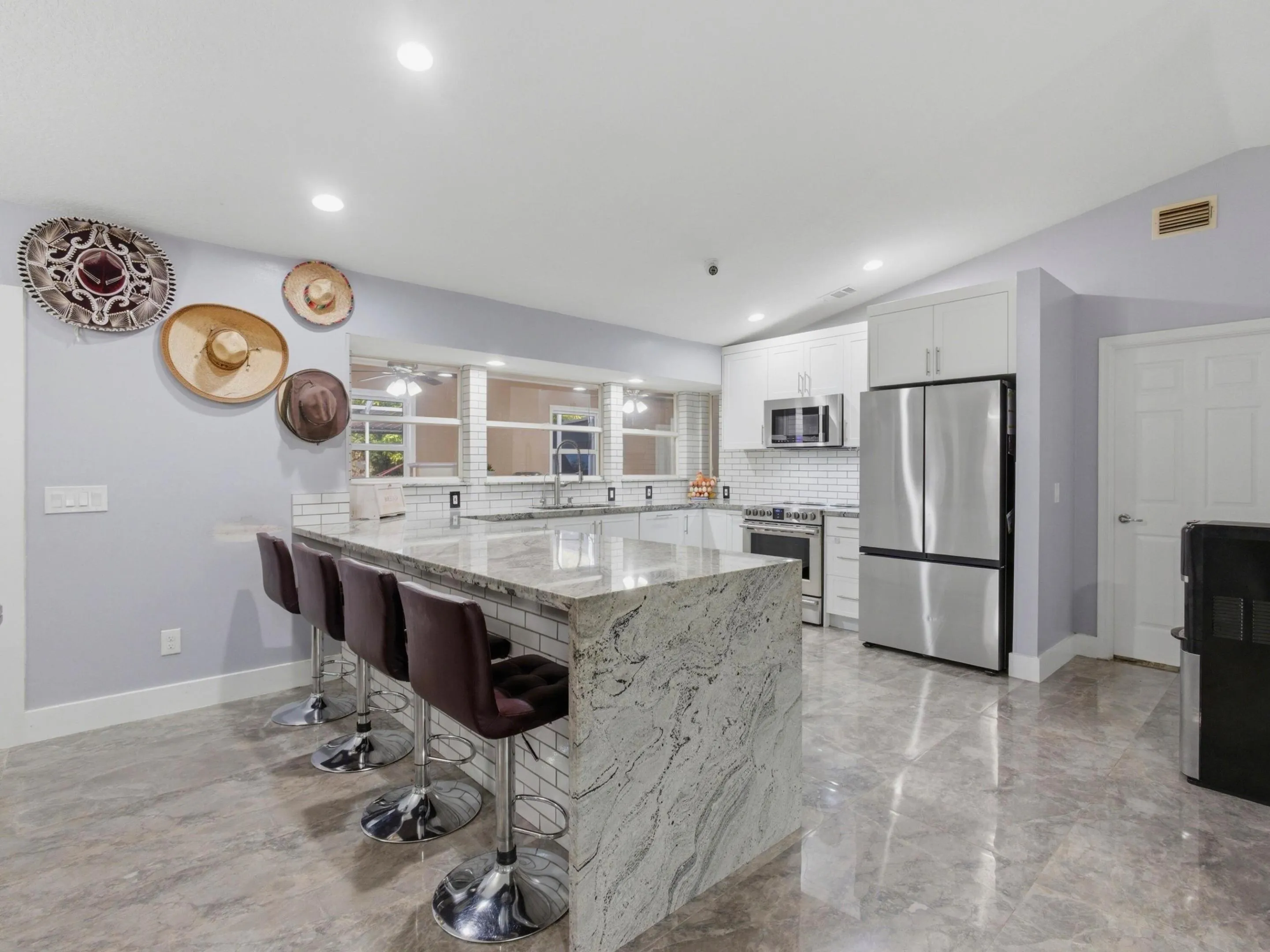 Kitchen Breakfast Bar