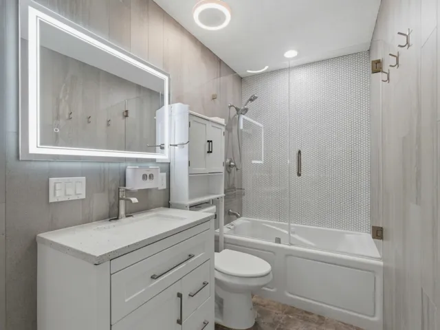 Guest - Cabana Bathroom