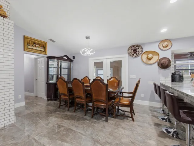 Dining Breakfast Bar