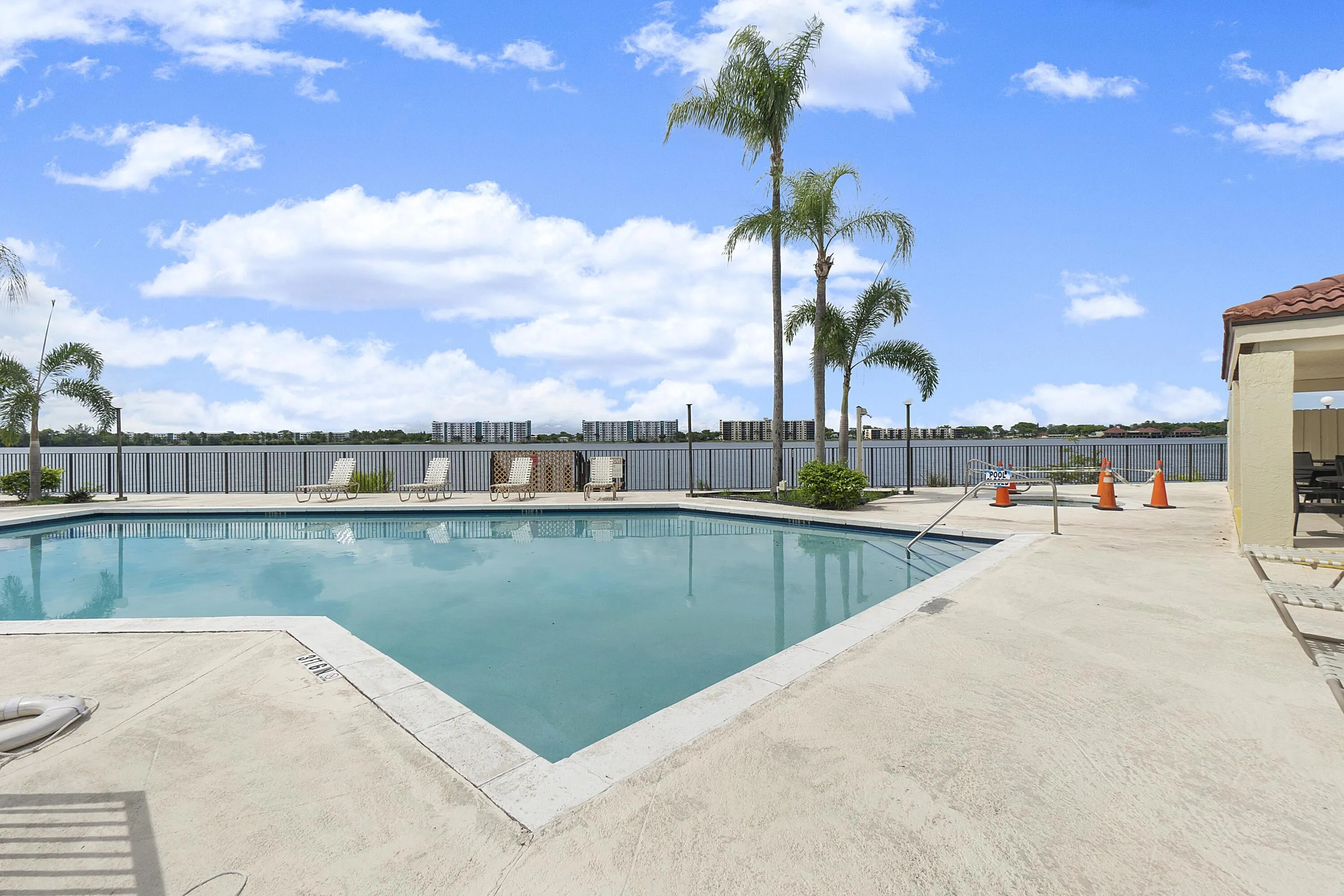 115 Lake Emerald Dr U404_23