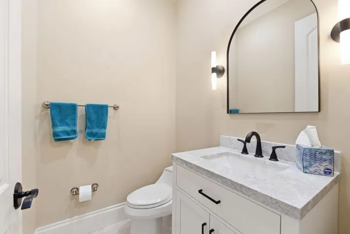 First Floor Ensuite has full cabana bath