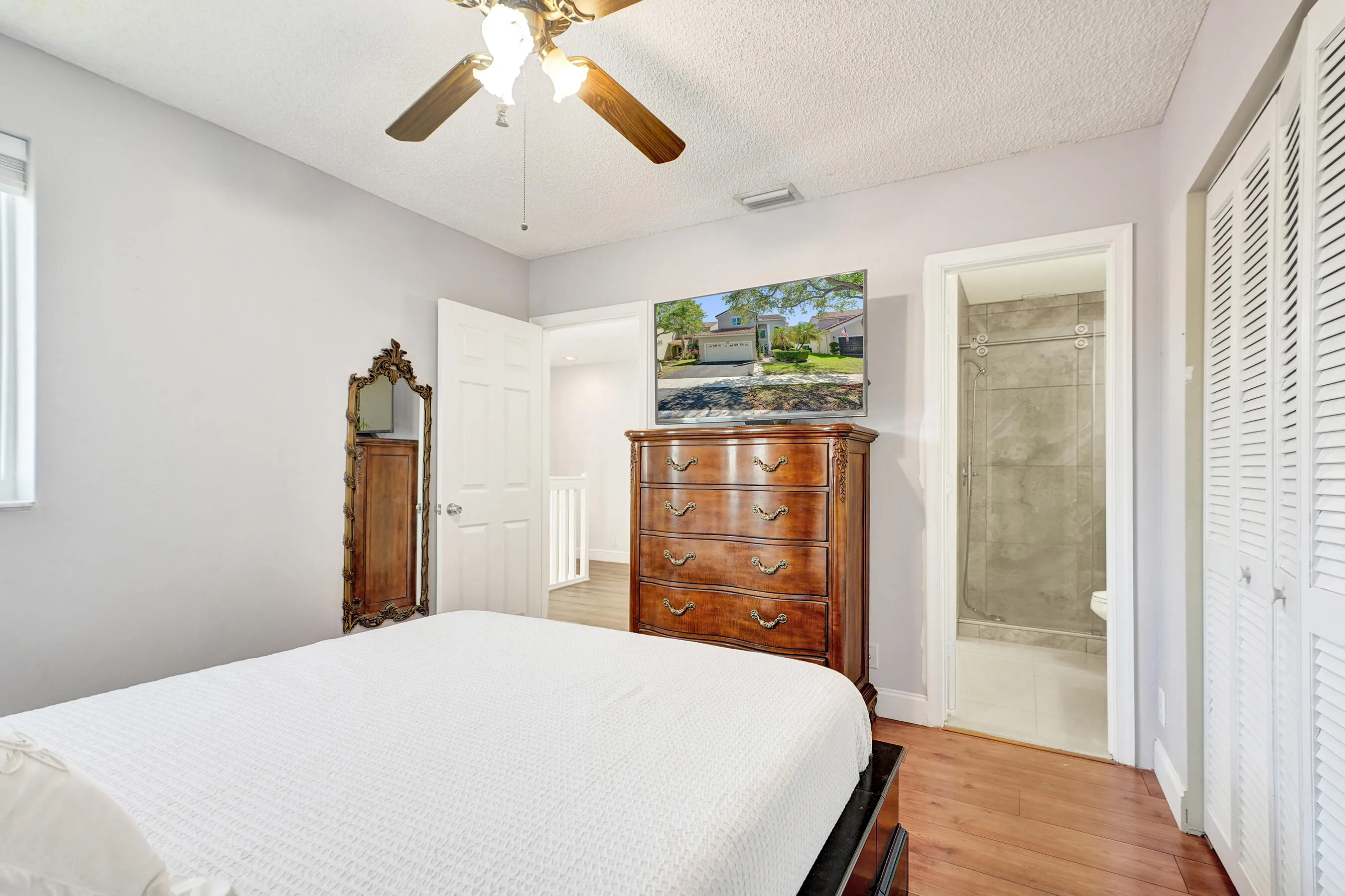 BEDROOM UPSTAIRS