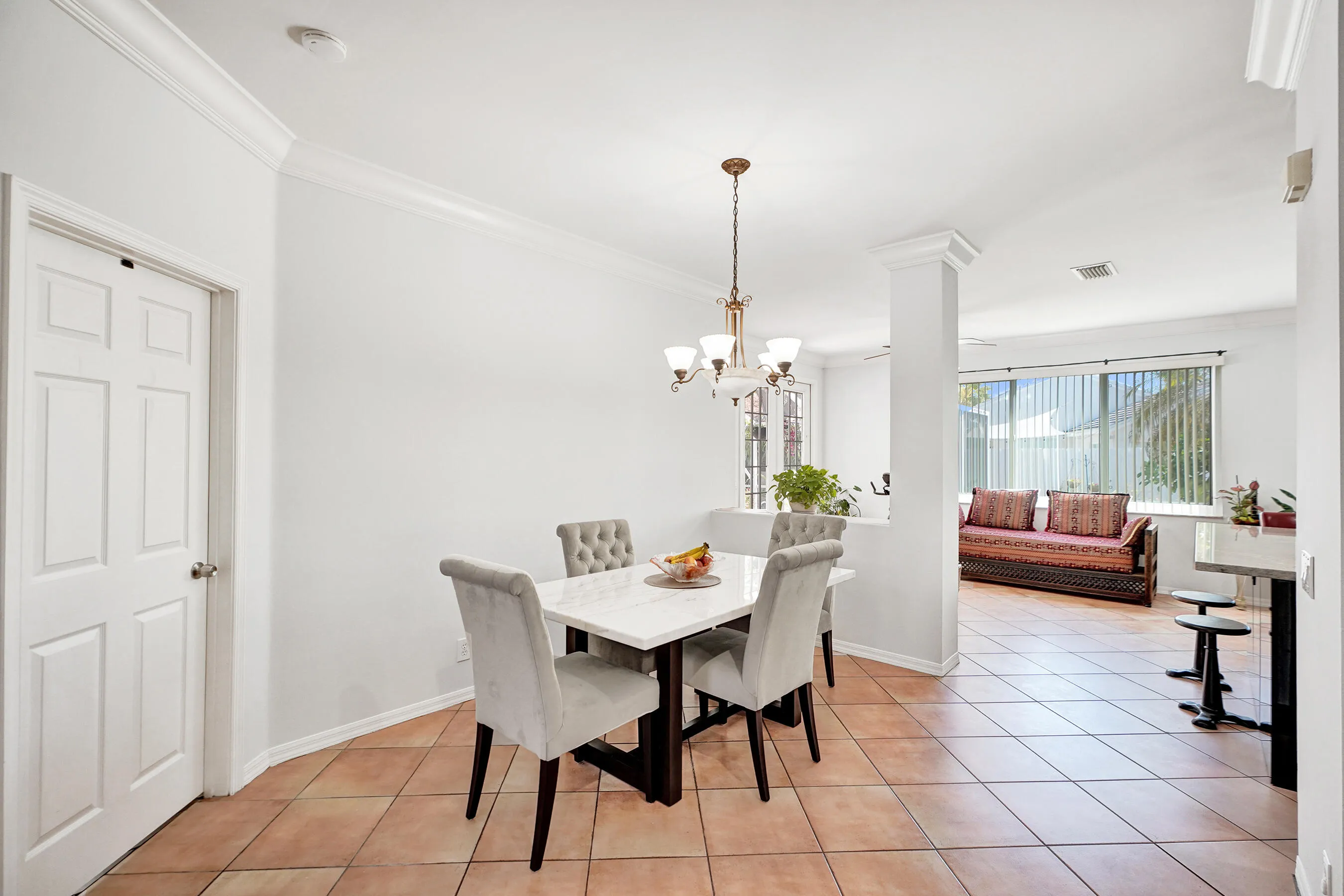 FORMAL DINING