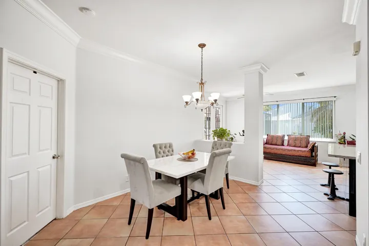 FORMAL DINING