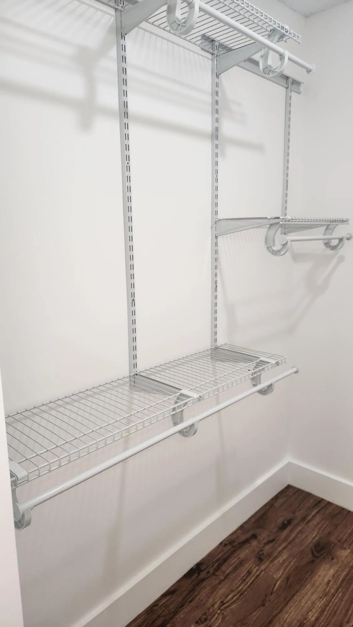 Bed 1 Closet L.