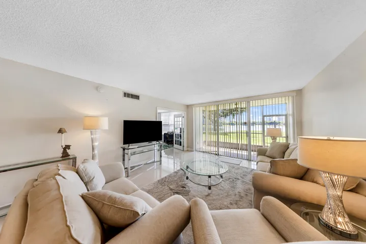 3091 N Course Dr-Pompano Beach, Ntalia #