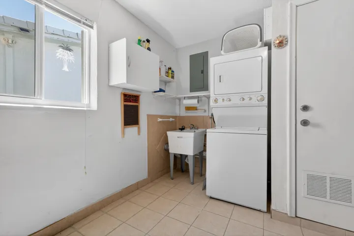 Garage W/D & Sink