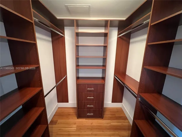 Mst Bdrm HIS Walk-in Closet