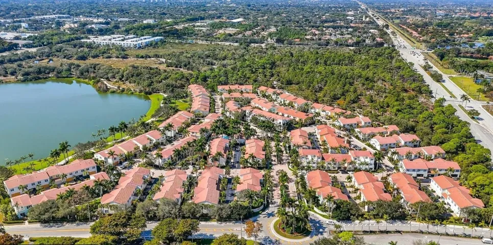 Centra's 198 home Community w/adjacent 78ac Preserve (top-right) & 41ac Blue Lake (left) combined total - 4 miles of Trails