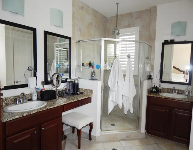 Primary Bath w/Dual Vanities, Sep Shower and Sep Soaking Tub