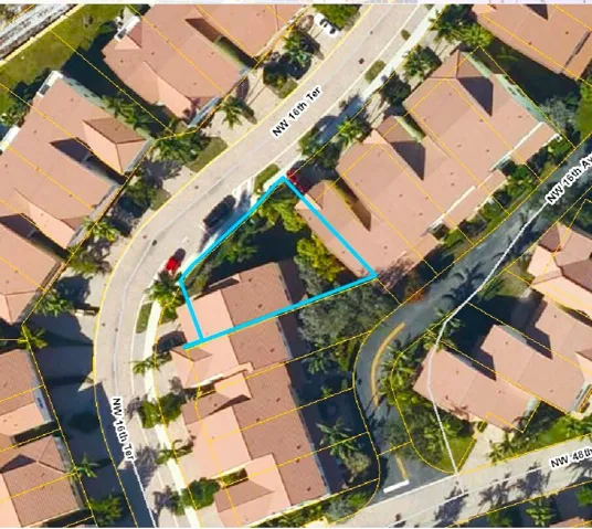 This is the 2nd LARGEST Townhse Lot in Centra w/SideYard,SideEntrance, Private Backyard & Full 2 Car Driveway
