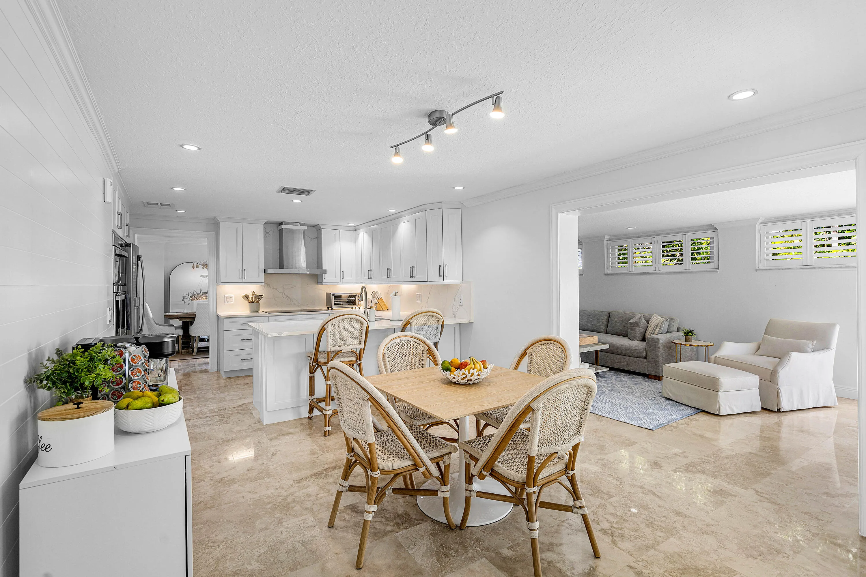 011-820PalmTrail-DelrayBeach-FL-33483-FU