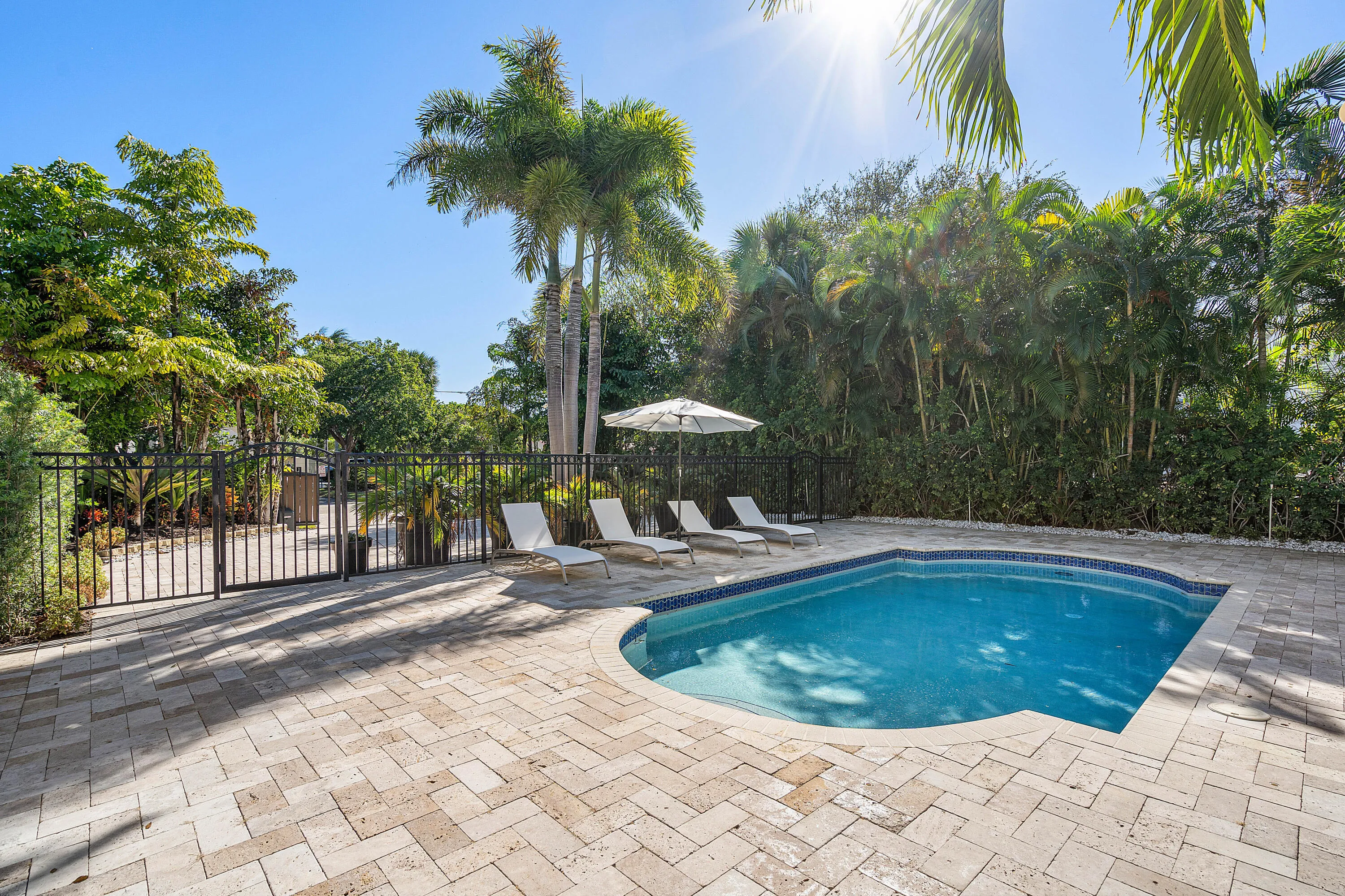 040-820PalmTrail-DelrayBeach-FL-33483-FU