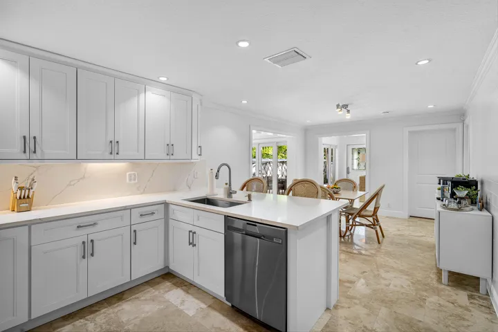 009-820PalmTrail-DelrayBeach-FL-33483-FU