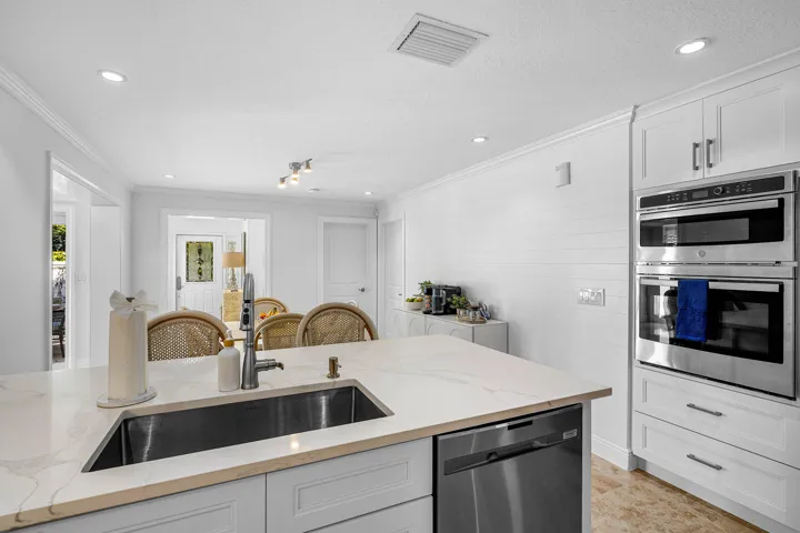 012-820PalmTrail-DelrayBeach-FL-33483-FU