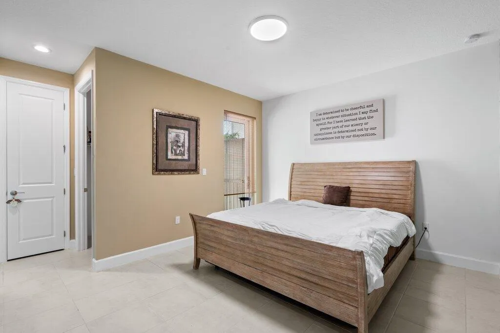 bedroom w/ Ensuite.jpg-SMALL