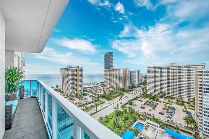 16 Balcony (3)