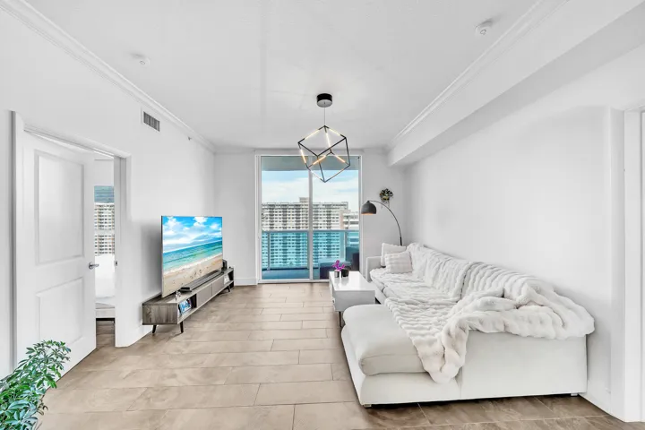6 Living Area (2)