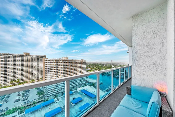 7 Balcony (5)